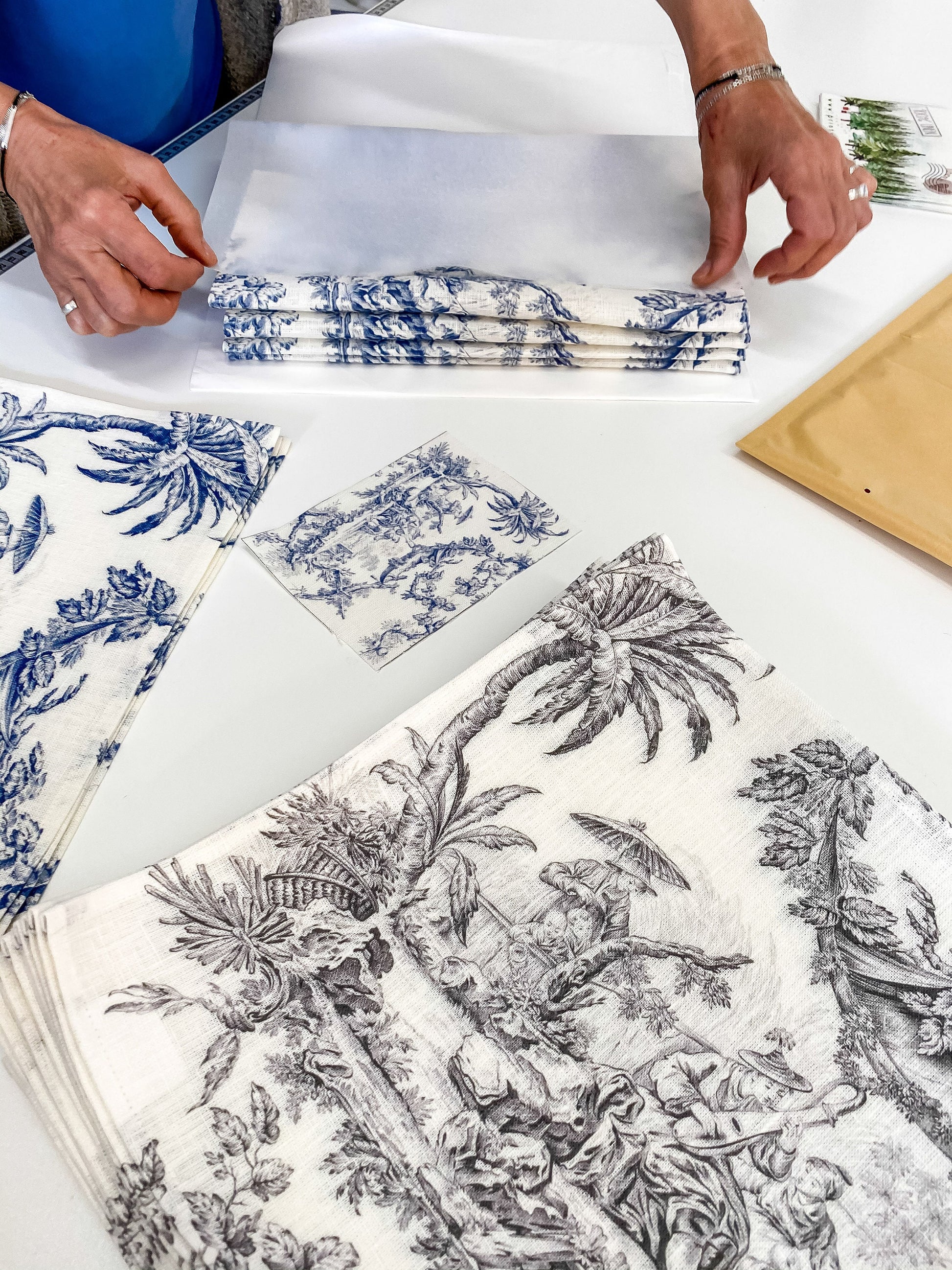 Placemats, Toile de Jouy, placemats set of 4, placemats set of 6, fabric placemats, linen placemats, placemats set