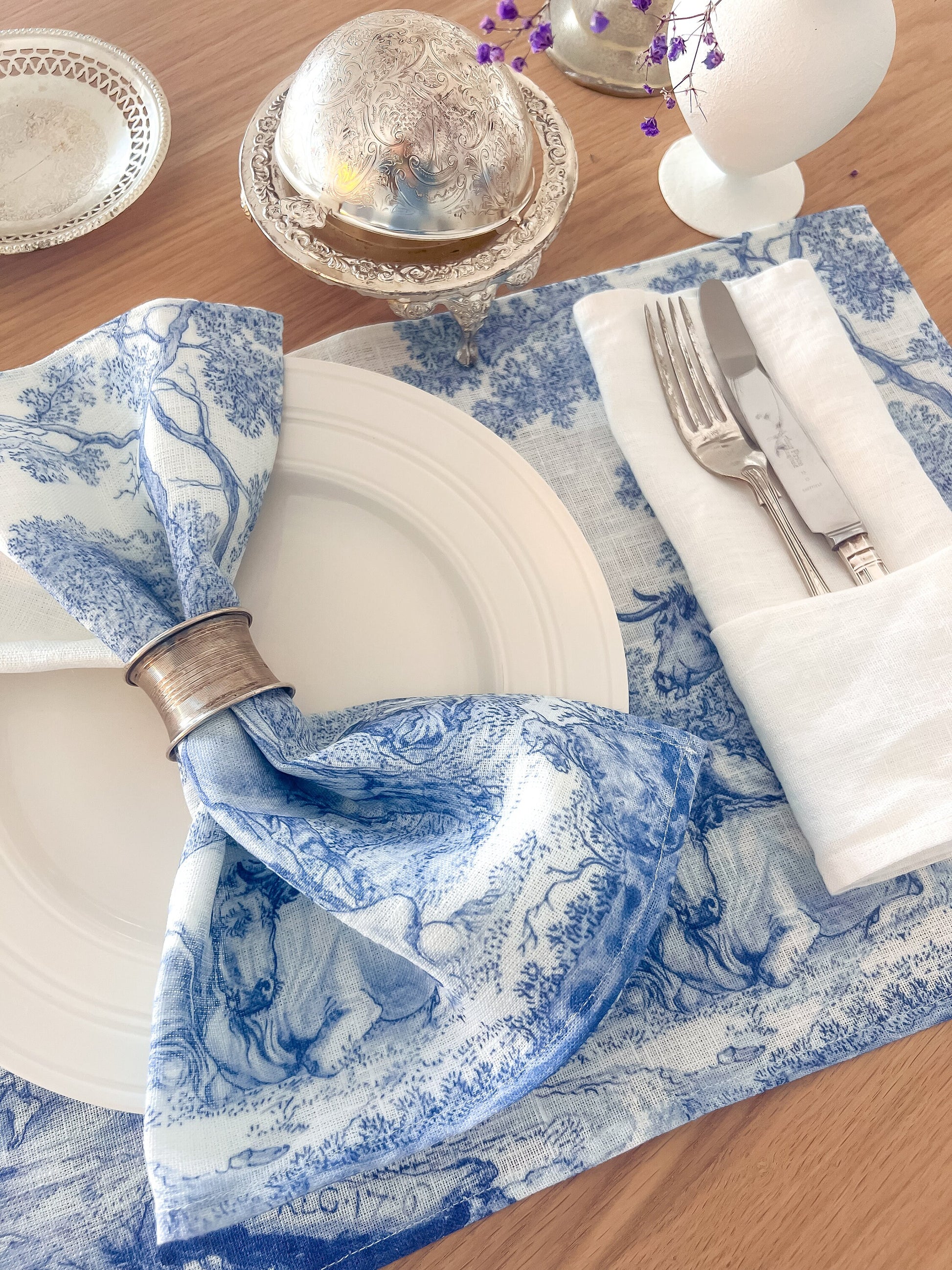 Linen napkins, Plaque with Elijah Fed by Ravens, anonymous, 1658, fabric napkins, toile napkins, blue white napkins